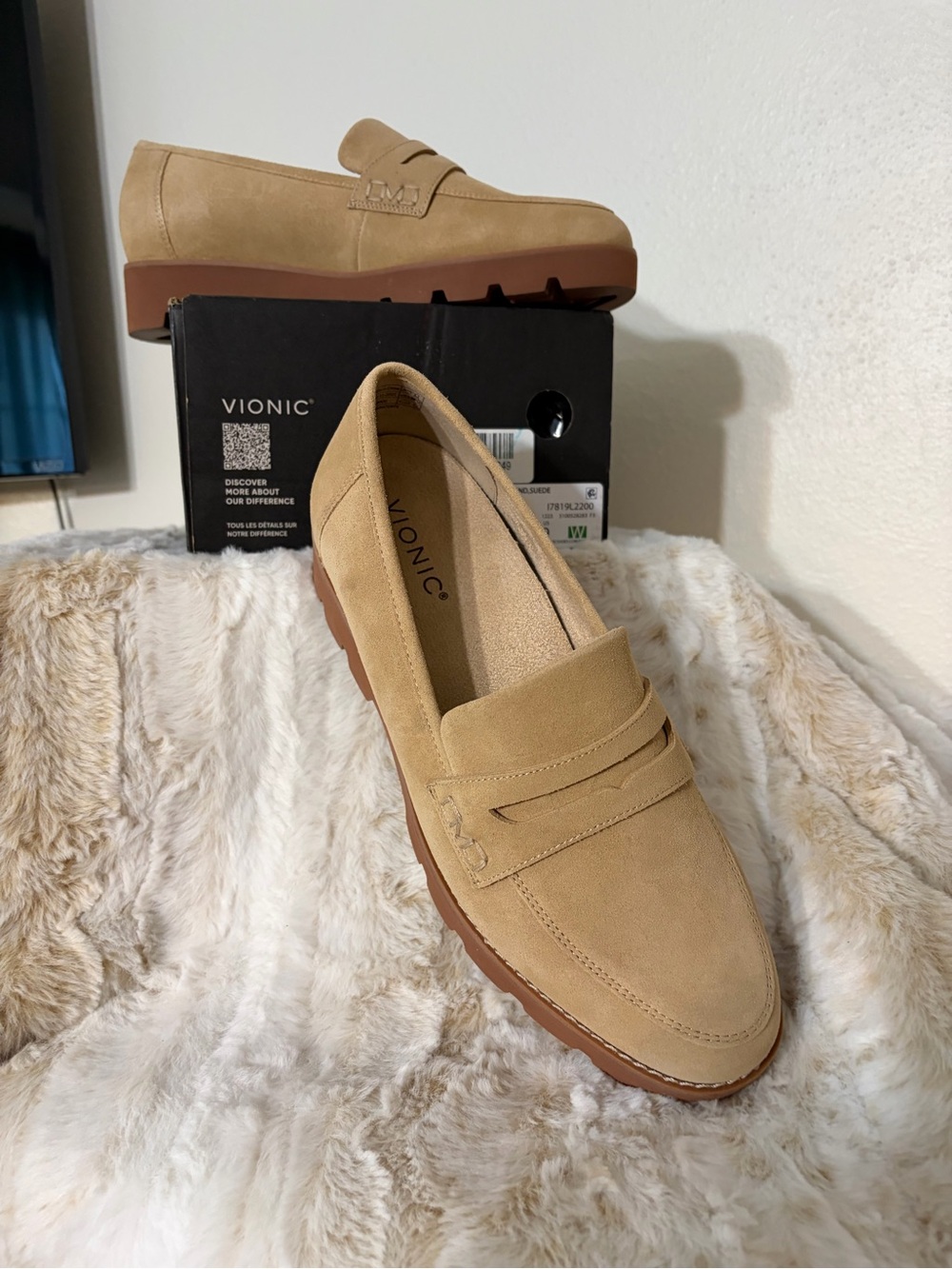 NIB Vionic Cheryl II Sand Suede Penny Loafers. Women’s 9 Wide.